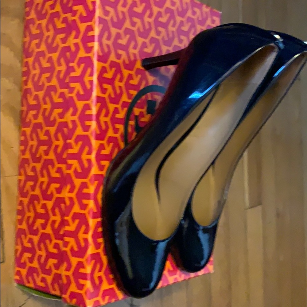 Shoes - Picture 2 of 4